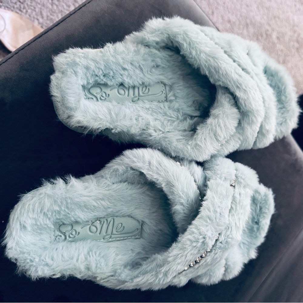 So Me Baby Blue Faux Fur Rhinestone Platform Slippers ✨